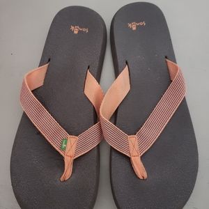 Womens sonuk sandals, size 10
